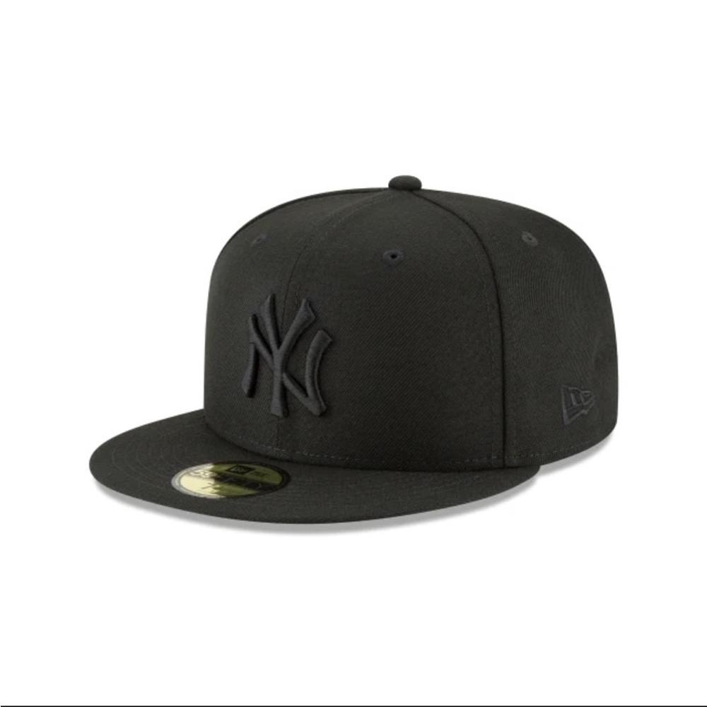 Black fitted New Era NY hat, Size 7 or 55.8 cm,